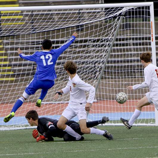 2017_Soccer_vsBroMartin_District_20170128_0767-square Jesuit Soccer Goal